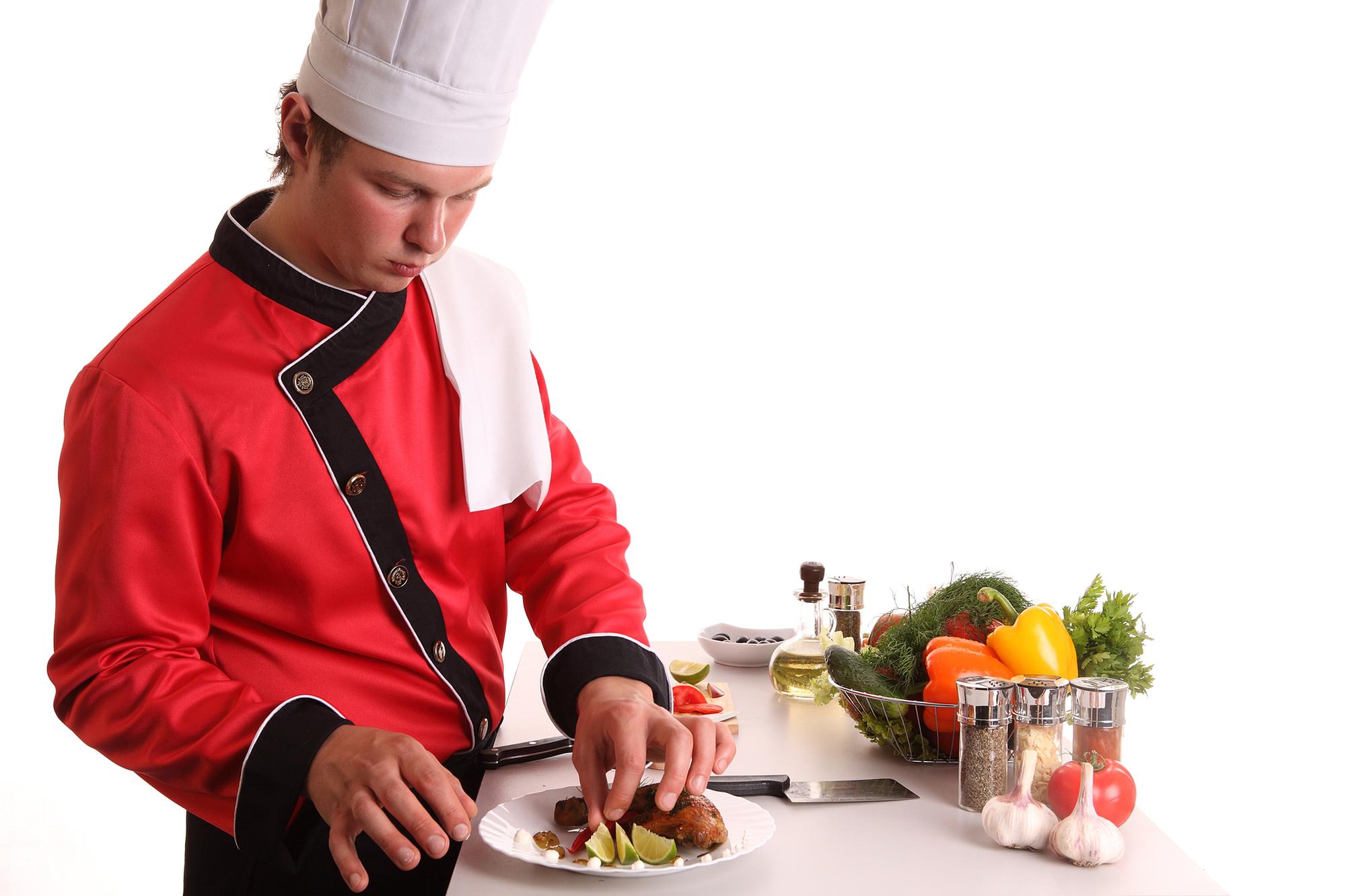 Šefo demonstracija ant stalo su spalvingais ingredientais